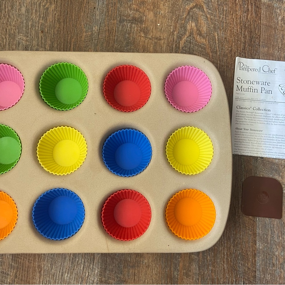 Pampered Chef Stoneware Muffin Pan with Colorful Silicone Cups